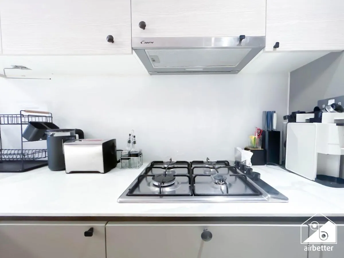 Chic Comfort At Oxford Residence Dubai United Arab Emirates